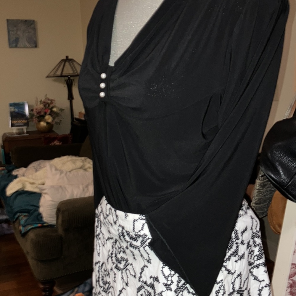 PULLOVER BLOUSE WITH PEARL DETAIL 2X - Picture 1 of 8